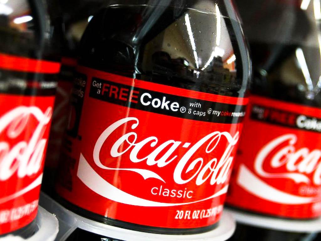 Coca-Cola, ecco la nuova bottiglia 100% plastica riciclata - In breve 